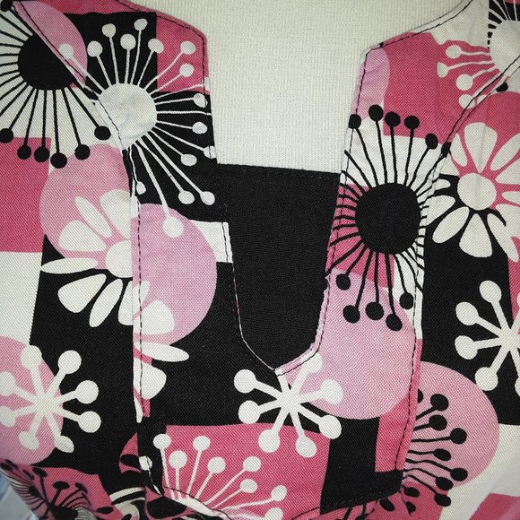 Peaches small scrub top - Picture 2 of 7